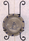 french scroll one plate rack with pottery.gif (49616 bytes)